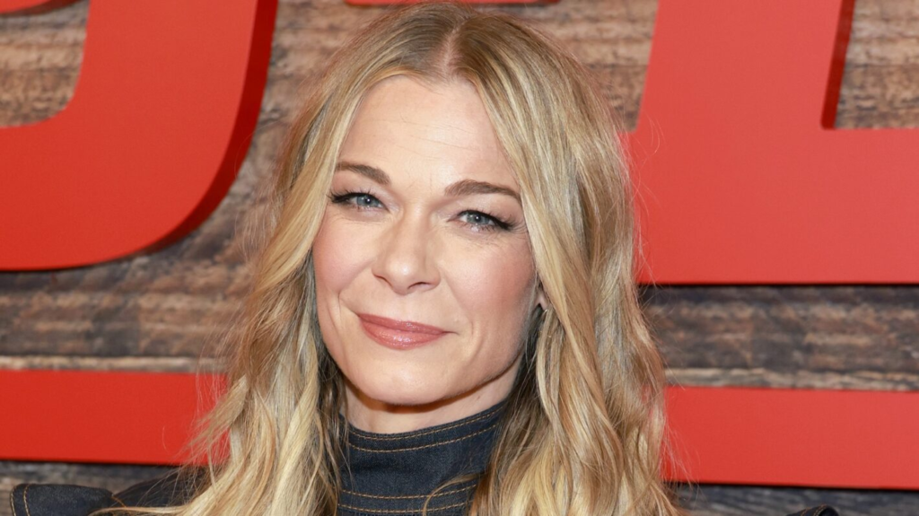 Leann Rimes Net Worth and live concert performance