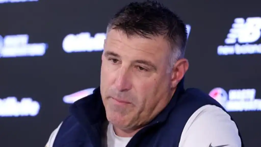 Jen Vrabel family photo with children and Mike Vrabel